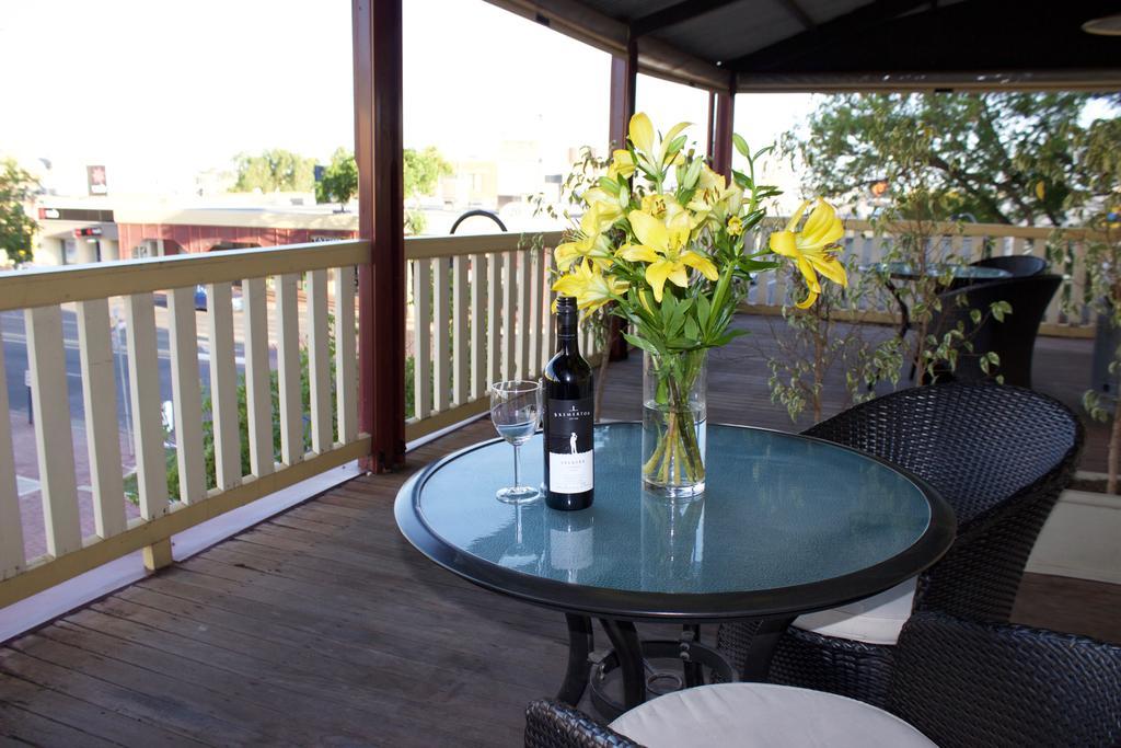 Balcony On Sixth Lodge Murray Bridge Buitenkant foto